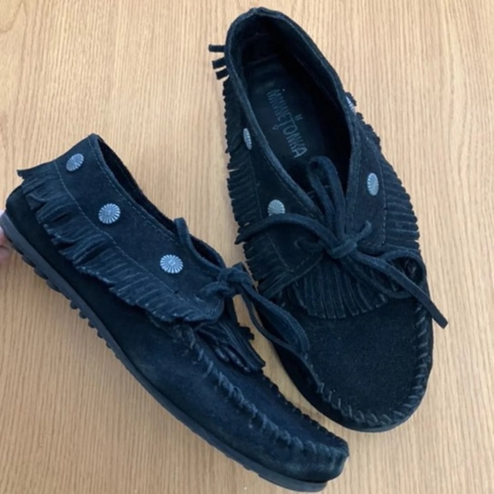 Minnetonka Fringe Short Booties